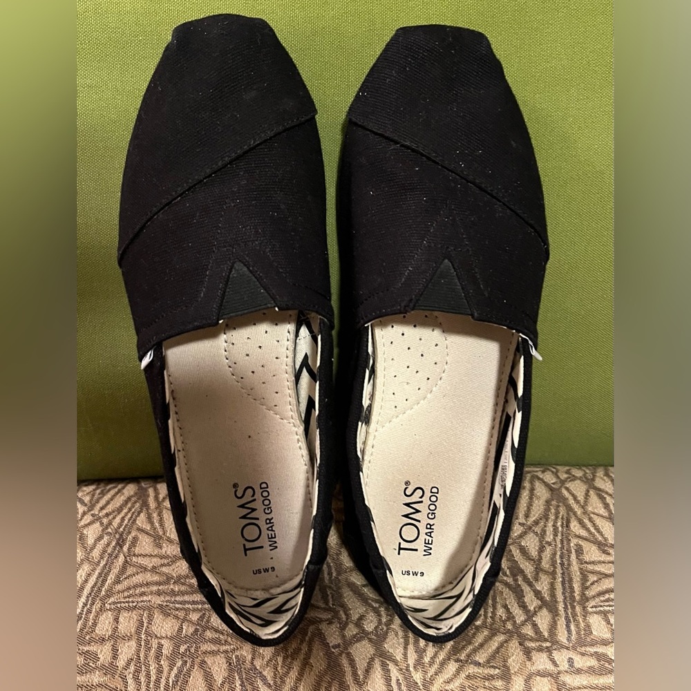 Toms Black Alpargata Loafers EUC Classic Comfy Durable - Picture 3 of 5